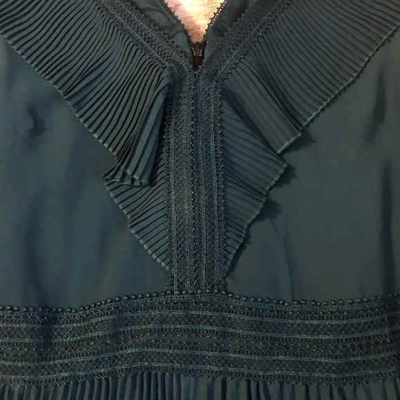 Beautiful deep emerald green dress by Dex - Picture 5 of 15